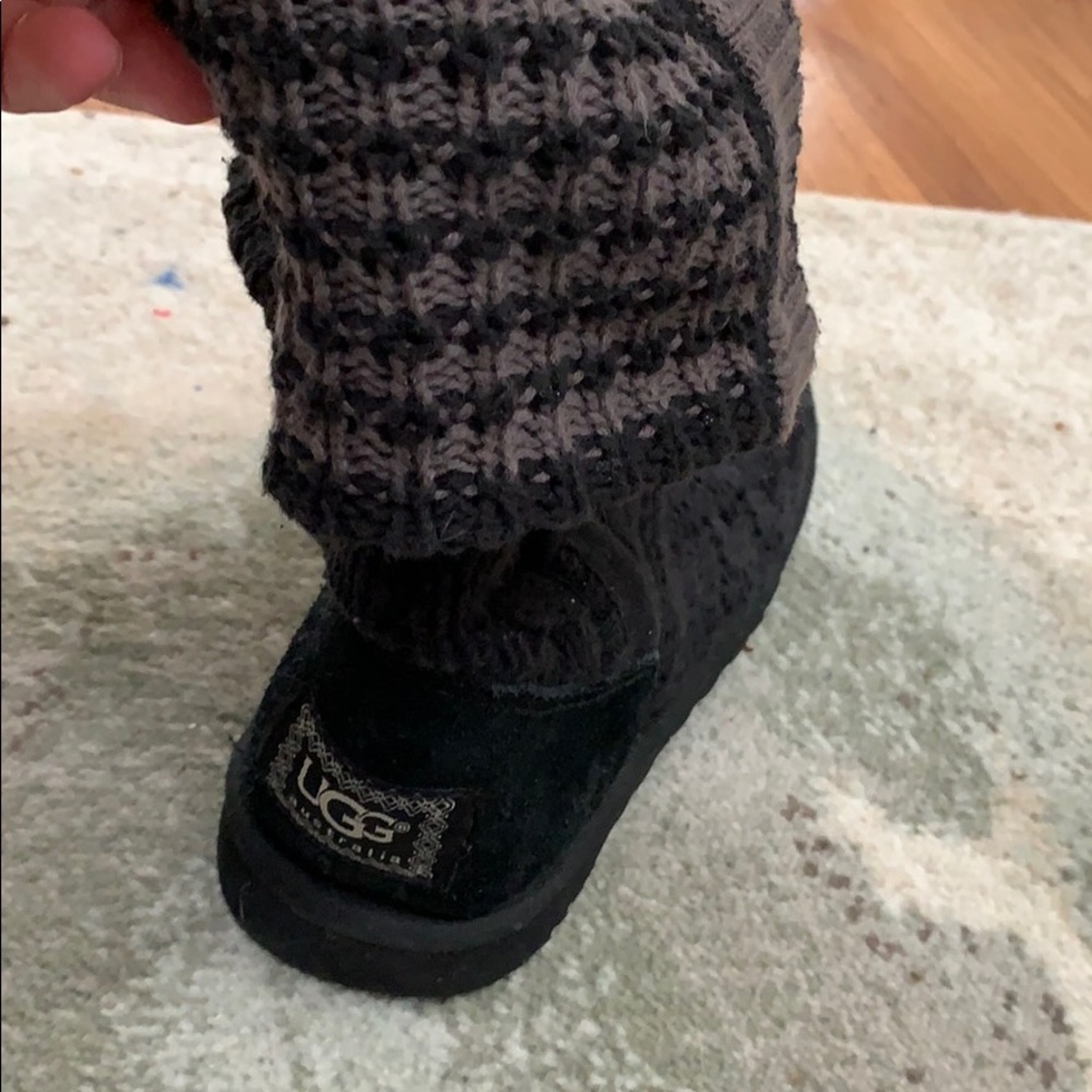 Black knit Ugg’s